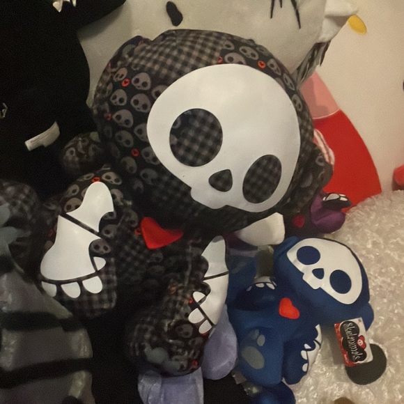 ISO anything Skelanimals related - Picture 2 of 8